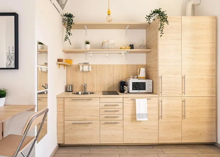 A Yellow Touch - Modern Studio in Isola Milano