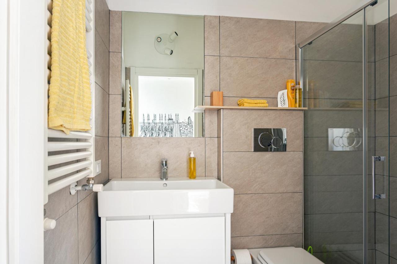 A Yellow Touch - Modern In Isola * Milano