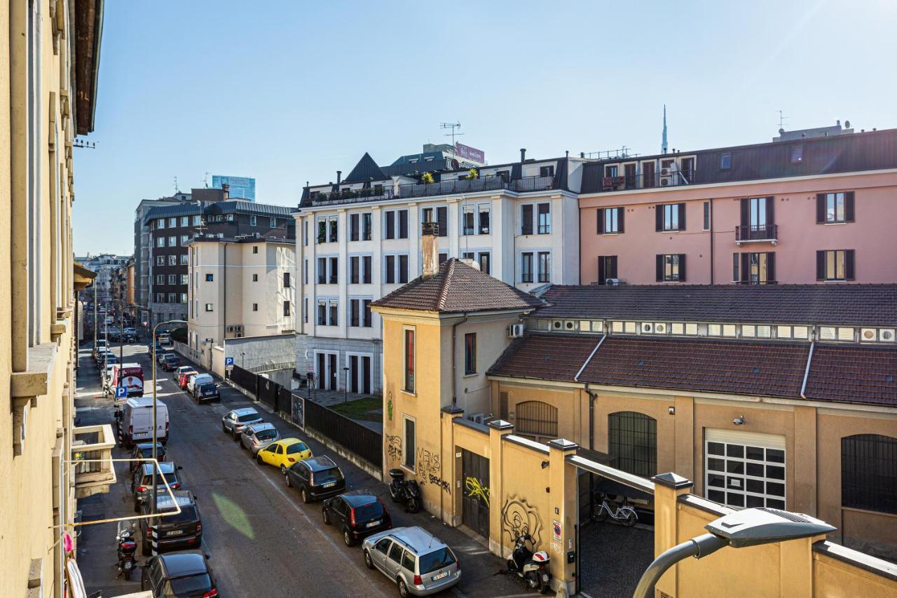 A Yellow Touch - Modern In Isola * Milano